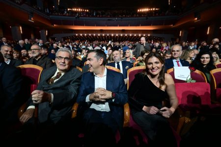 Παρουσίαση βιβλίου Τσίπρα: Παρόντες νυν και πρώην του ΣΥΡΙΖΑ – Τα φωτογραφικά καρέ από το Παλλάς