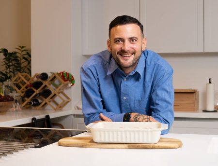 Πρόβα Χριστουγέννων στο σπίτι του Αλέξανδρου Καρακατσάνη