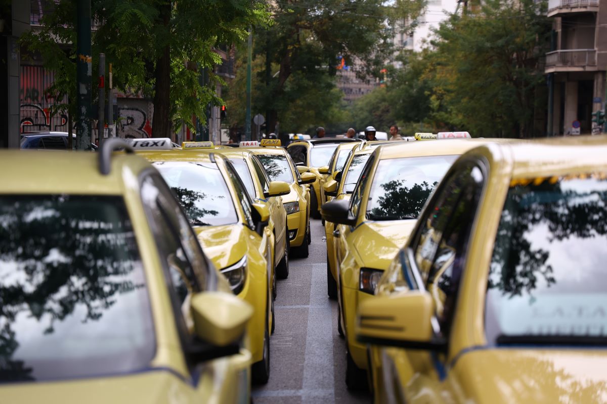 Ταξί: Παρατείνεται μέχρι την Παρασκευή η απεργία στην Αττική