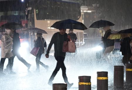 5 το πρωί: Σαρώνει τη χώρα η κακοκαιρία «Byron» – Δεύτερη μέρα για το συνέδριο του Βήματος – Νέα μπλόκα αγροτών