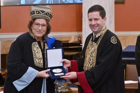 Το ΕΚΠΑ τίμησε τη Μαρία Φαραντούρη