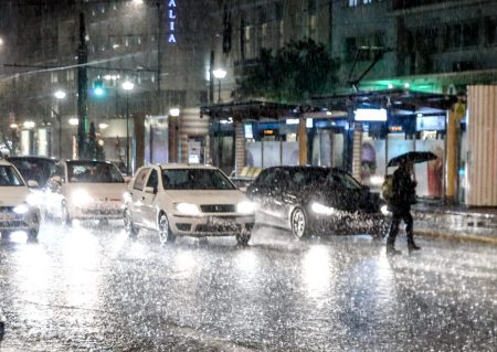 Η κακοκαιρία Byron «πνίγει» την Αττική: Βροχή ενός χρόνου σε λίγες ώρες, δύσκολη νύχτα – 112 σε 11 περιοχές