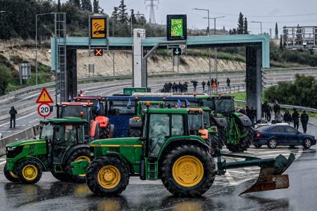 Αγρότες: Ενισχύεται το μπλόκο στο τελωνείο της Νίκης