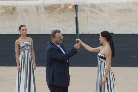 Ολυμπιακή Φλόγα: Ταξιδεύει για Ιταλία – Η τελετή παράδοσης