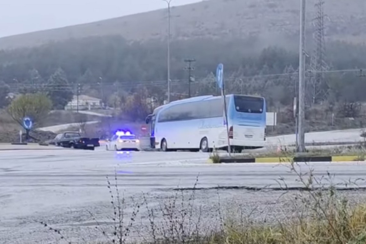 Πτολεμαΐδα: Εξετράπη λεωφορείο με εργαζόμενους της ΔΕΗ – Νεκρός ο οδηγός