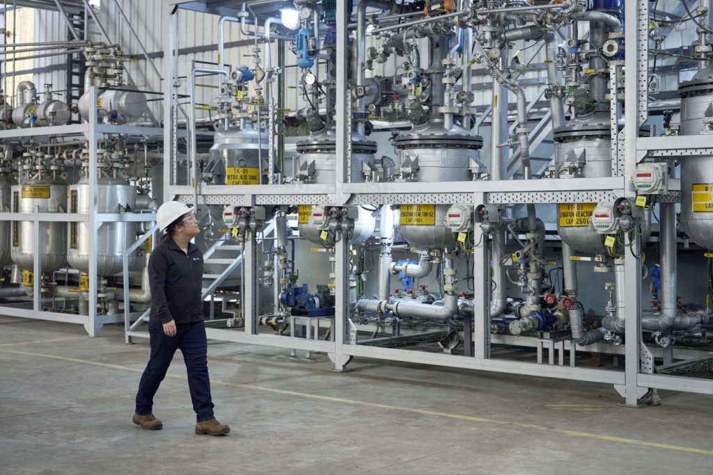 Μετατρέποντας τα πλαστικά απορρίμματα σε υψηλής ποιότητας υλικά. Η βραβευμένη με Rolex Award, Miranda Wang αλλάζει τα δεδομένα της ανακύκλωσης