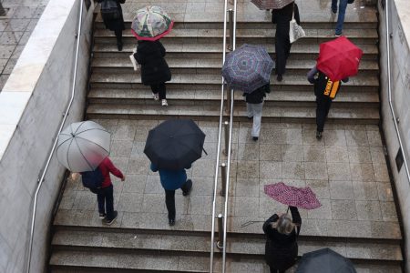 Καιρός: Τι ώρες και πού θα βρέξει στην Αττική (χάρτες)
