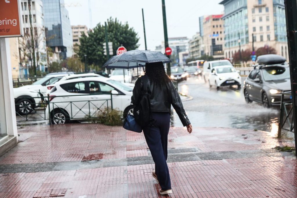 Καιρός δύο ταχυτήτων πριν τις γιορτές: Βροχές από το Σαββατοκύριακο – Ψυχρή εισβολή στο προσκήνιο