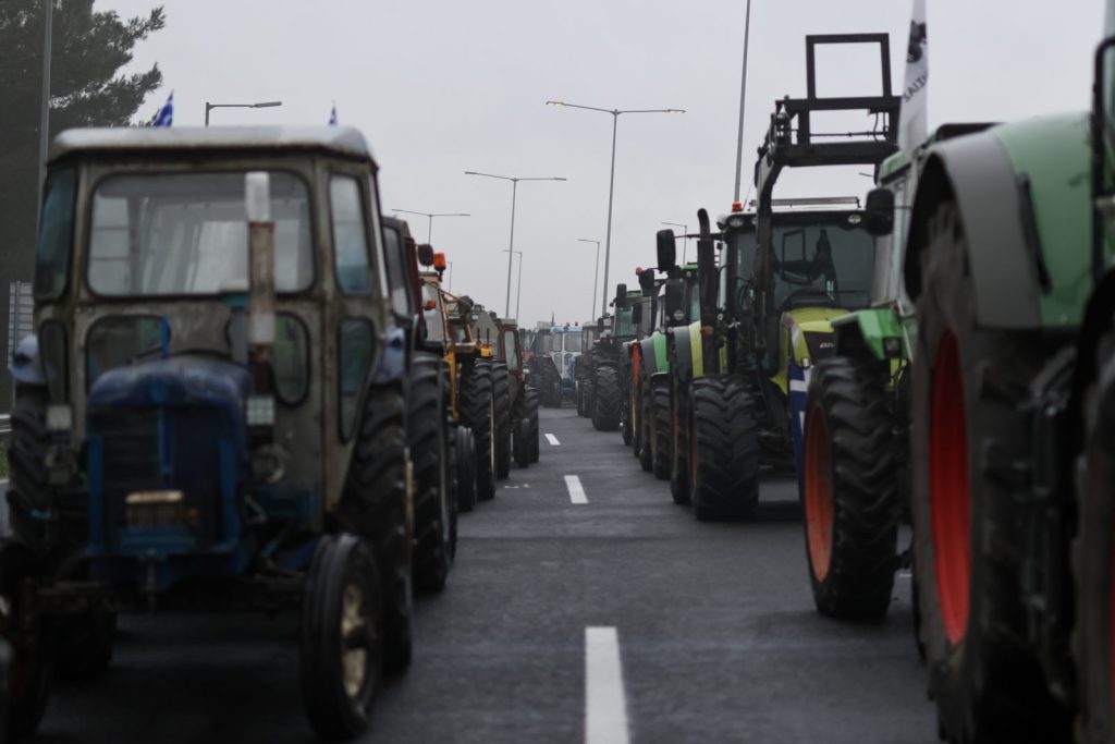 Μπλόκα: «Θα κλιμακώσουμε παρά τα εμπόδια» λένε οι αγρότες