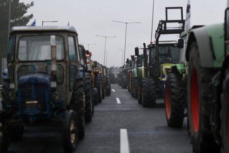 «Θα κλιμακώσουμε παρά τα εμπόδια» - Τα μηνύματα των αγροτών από τα μπλόκα