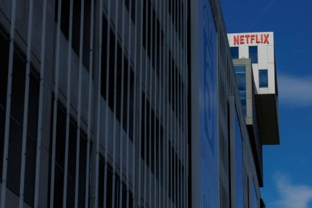 Η Netflix ετοιμάζει εξαγορά – μαμούθ της Warner Bros