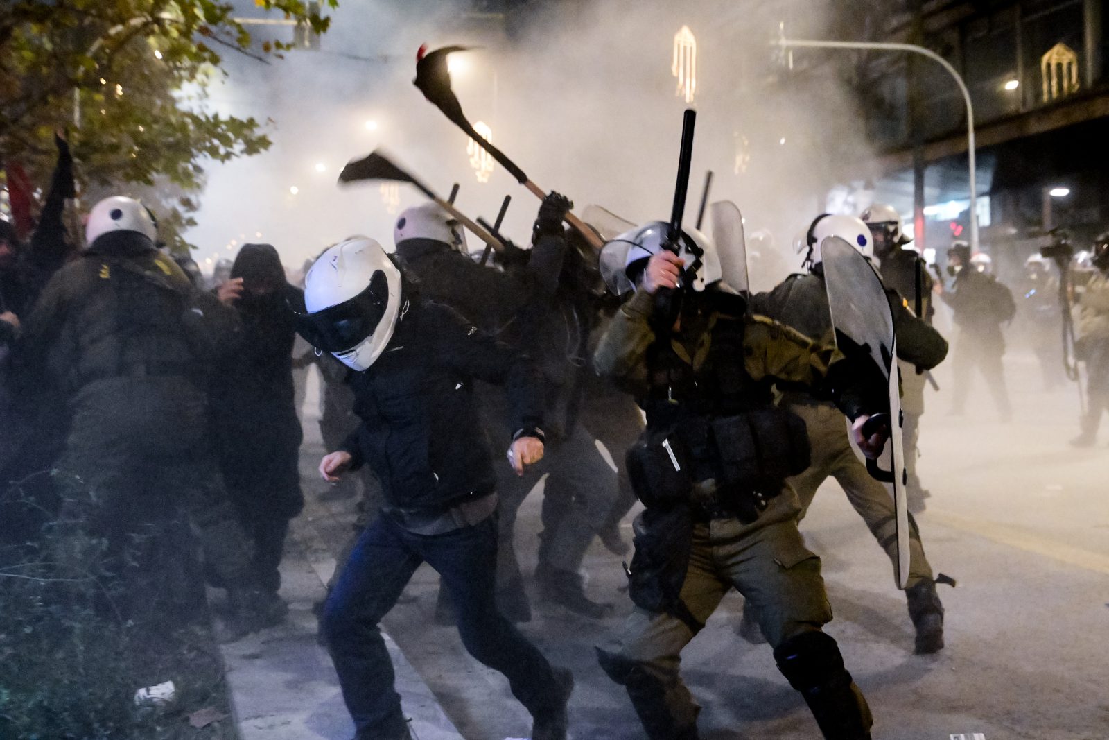 Γρηγορόπουλος: Επεισόδια στο τέλος της μεγάλης πορείας – Δεν άφηναν τον κόσμο να πάει στο μνημείο