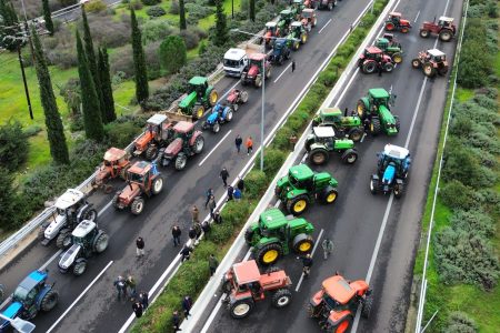 Σκληραίνουν οι αγρότες: Ο «χάρτης» με τα μπλόκα σήμερα, οι κλειστοί δρόμοι