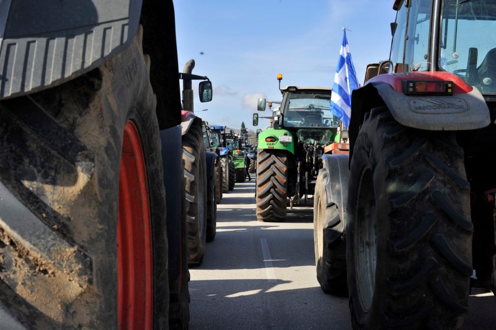 5 το πρωί: Αγροτικά μπλόκα παντού – «Δάκτυλος» Τσίπρα «ανακατεύει» την Αριστερά – Ιστορική σύμπλευση Ρωσίας & ΗΠΑ