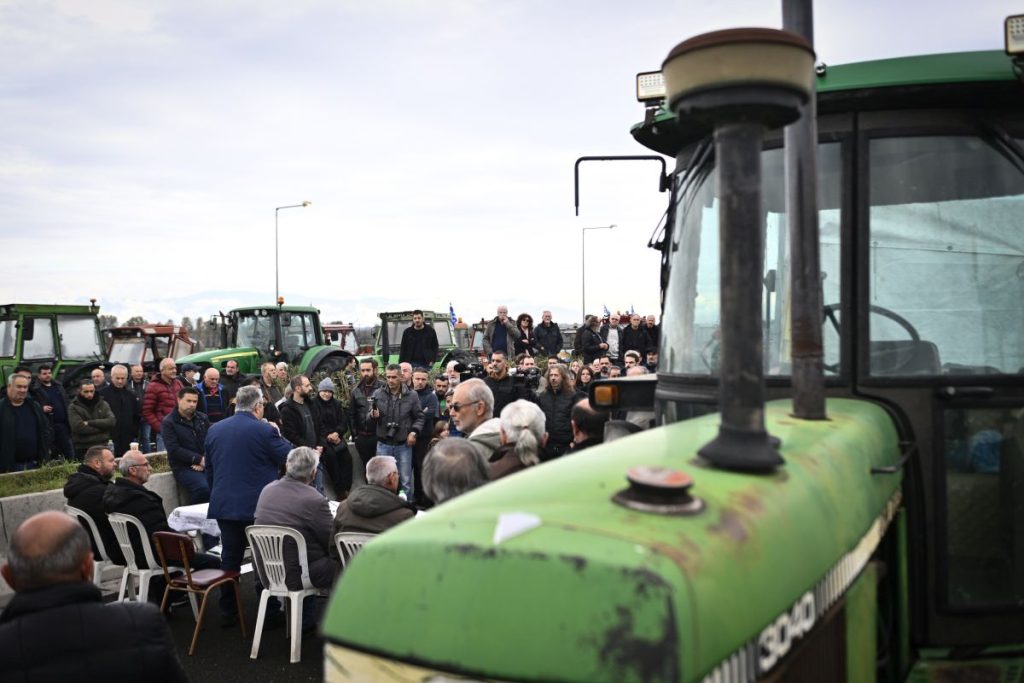 Αγρότες – Μητσοτάκης: Θα ήταν καλό ο διάλογος να γίνει με τους δρόμους ανοιχτούς