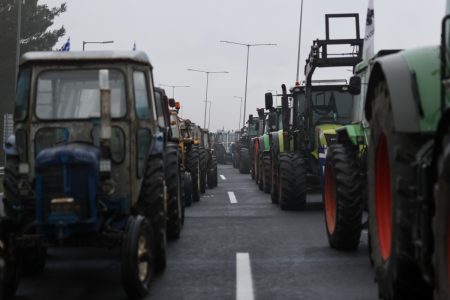 5 το πρωί: Οι αγρότες σκληραίνουν τη στάση τους – Πόκερ Τραμπ με Ζελένσκι – Μεγάλο διπλό του Ολυμπιακού