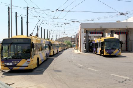 Ηλεκτρικά λεωφορεία στη θέση των τρόλεϊ που ξηλώνονται