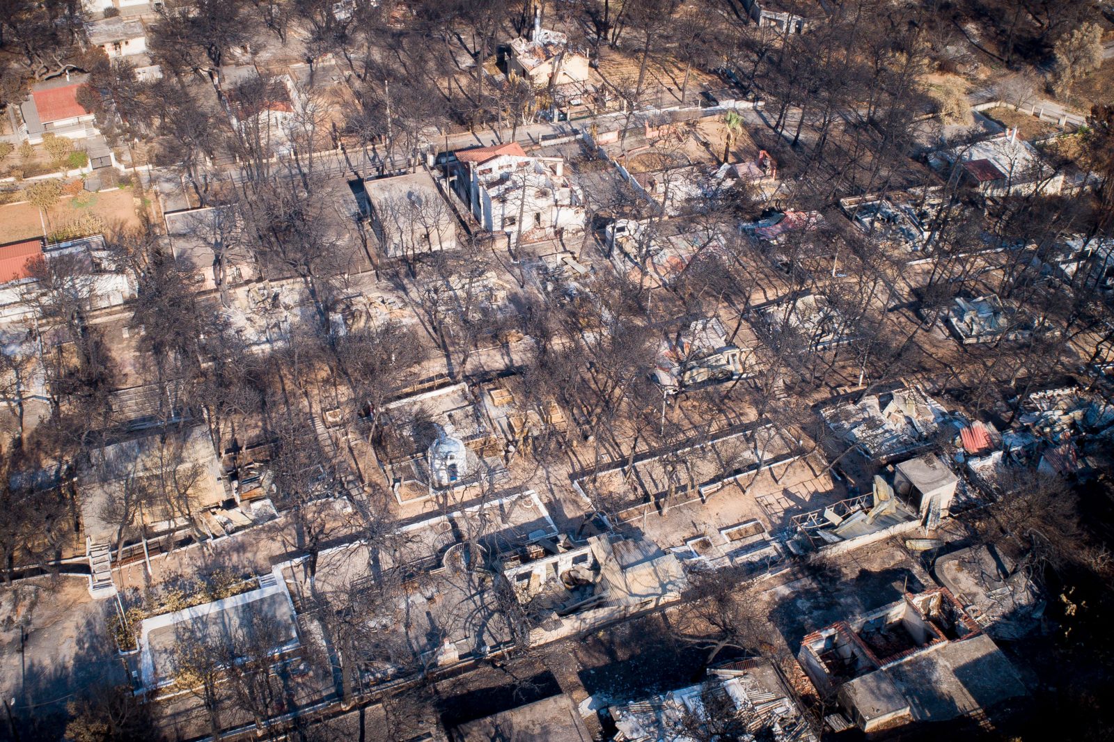 Μέτρα για τους πληγέντες σε Μάτι και Μάνδρα στη σκιά του αγροτικού χάους