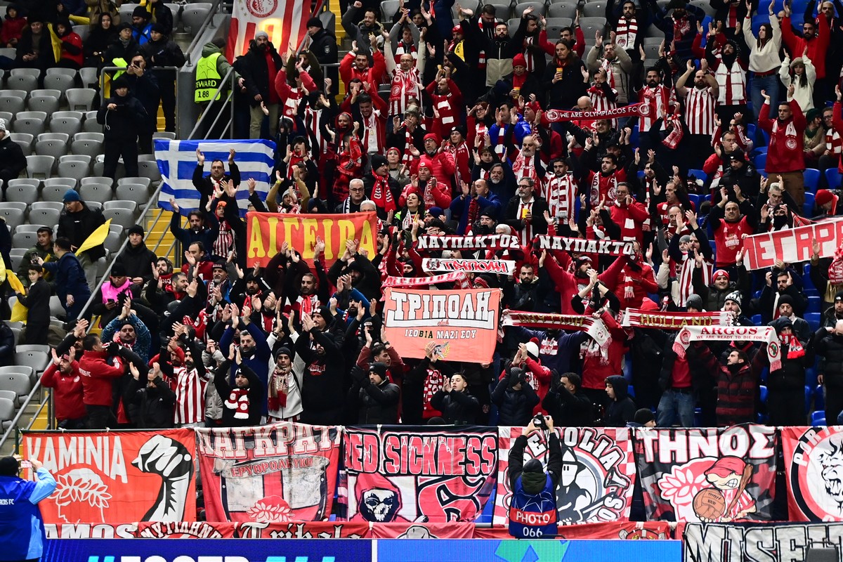 Ολυμπιακός: Οι οπαδοί των ερυθρόλευκων αψήφησαν τους -20 βαθμούς Κελσίου