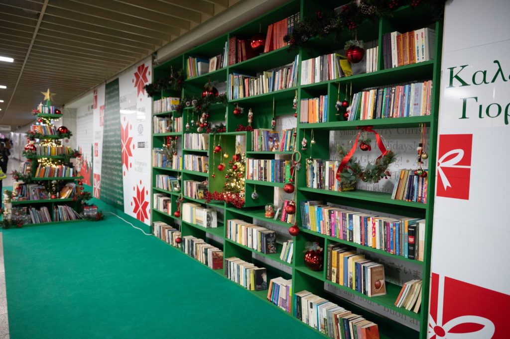 Μια δανειστική βιβλιοθήκη για όλους στο μετρό Συντάγματος