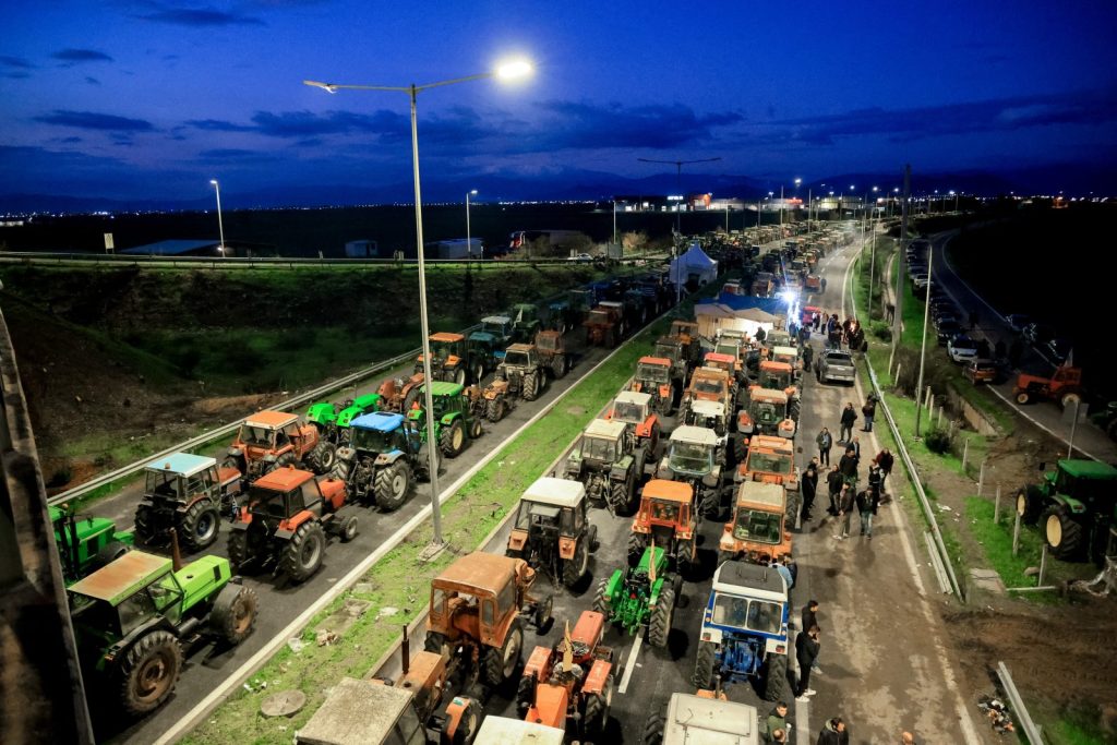 Δημοσκόπηση Interview: Δίκιο στους αγρότες, διχάζουν τα μπλόκα