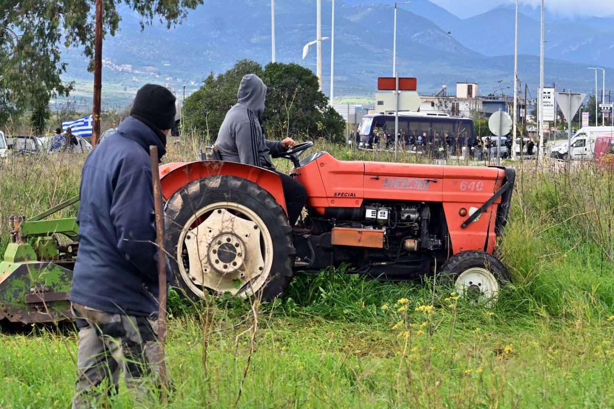 Επίδομα ασθενείας σε ελεύθερους επαγγγελματίες και αγρότες