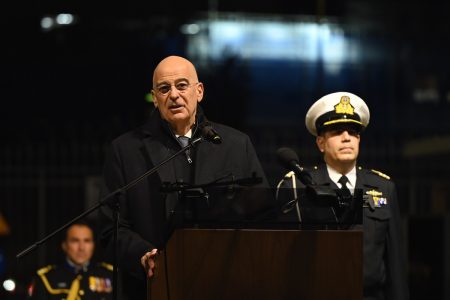 Η αιχμή Δένδια για την ψήφιση του νομοσχεδίου για τις Ένοπλες Δυνάμεις