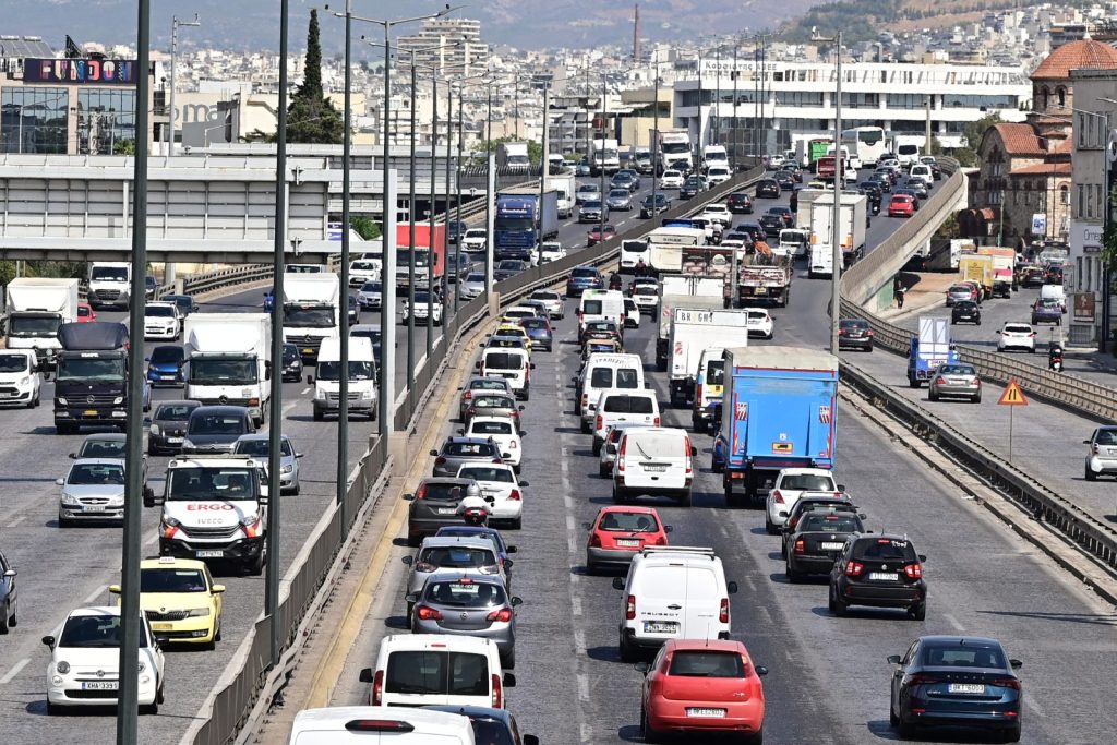 Γέμισε πορτοκάλια o Κηφισός –  Κυκλοφοριακό κομφούζιο στο ύψος της Κηφισιάς