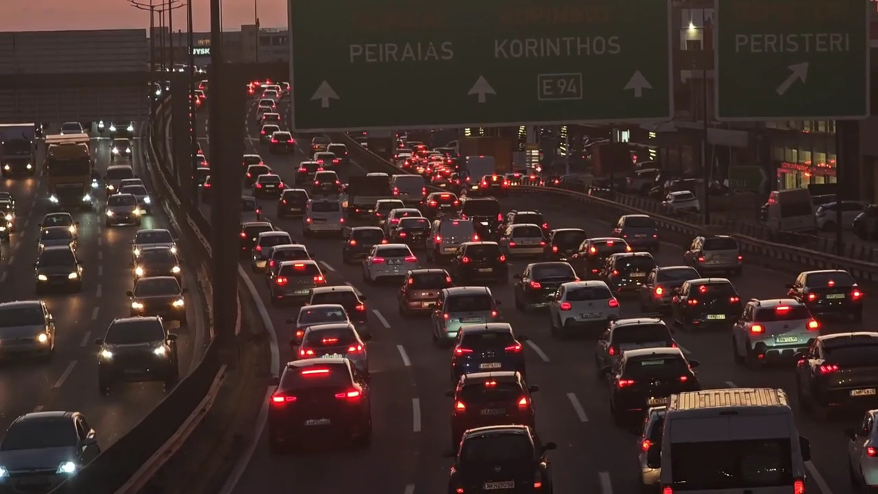 Απροσπέλαστος ο Κηφισός: Μποτιλιάρισμα από τον Πειραιά ως την Κηφισιά