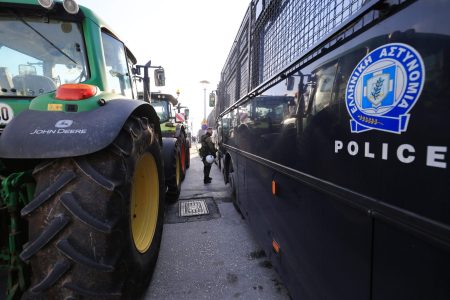 5 το πρωί: «Μασάζ» με «καρφιά» στη ΝΔ για το αγροτικό – Μάχη Πιερρακάκη στο Eurogroup – Συμφωνία με Γερμανία για το μεταναστευτικό