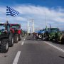 Μπλόκα αγροτών: «Γαλάζιο» σφυροκόπημα στην κυβέρνηση, εν αναμονή παρέμβασης του Μητσοτάκη