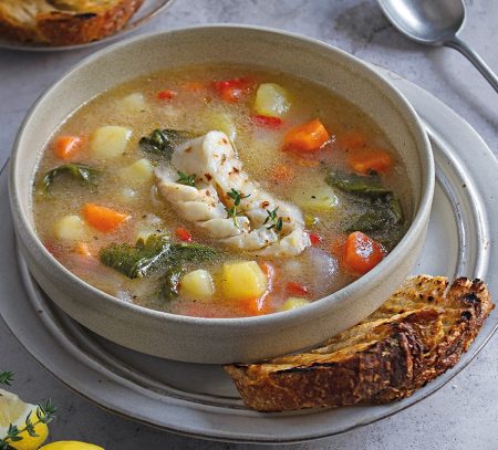 Το Σάββατο τρώμε ψαρόσουπα – 2 διαφορετικοί τρόποι για να τη μαγειρέψουμε
