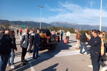 Στην Αθήνα οι αγρότες της Κρήτης – Συνάντηση με Χατζηδάκη και Τσιάρα