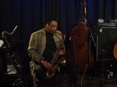 Τσίκο Φρίμαν: «Η Ελλάδα μου έδωσε χρόνο, χώρο, έμπνευση»