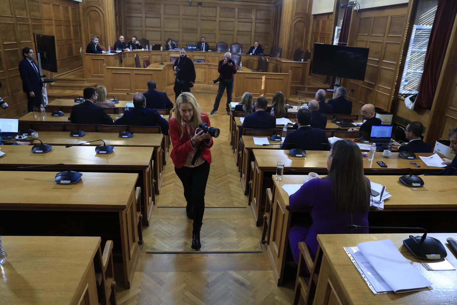 Προκλητικός ο «Φραπές» στη Βουλή – Οι ειρωνείες, οι αριθμοί του τζόκερ και το δικαίωμα της σιωπής