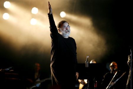 Θάνος Μικρούτσικος: «Η ζωή μαζί του ήταν σαν εκδρομή» λέει η γυναίκα του