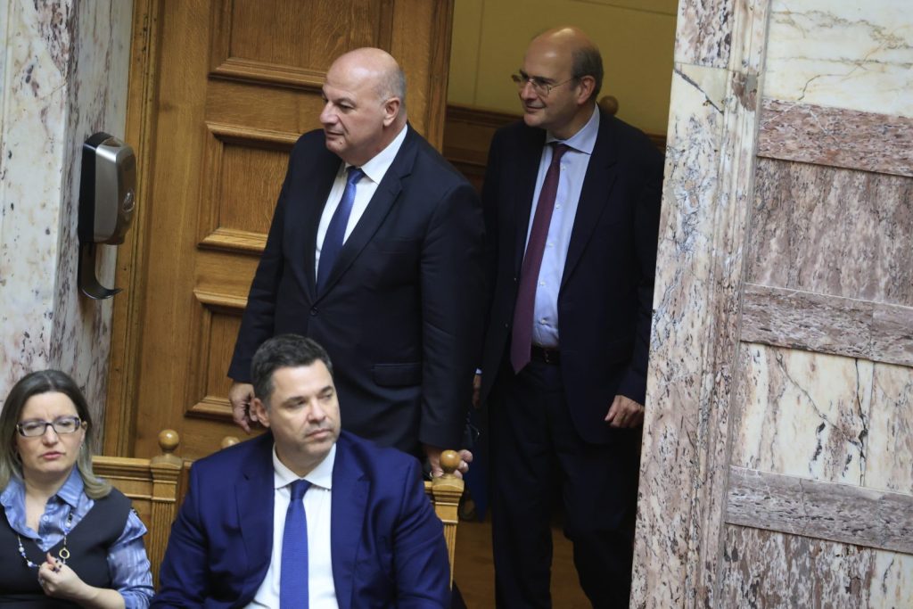 Προϋπολογισμός: Live η πενθήμερη μάχη στη Βουλή, Τρίτη η ψήφιση