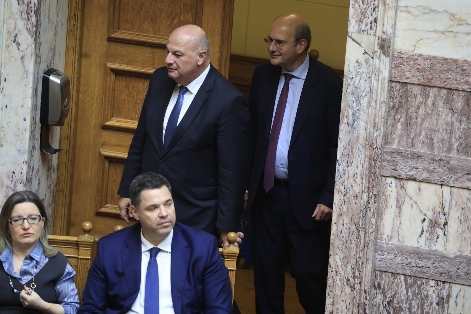 Προϋπολογισμός: Live η πενθήμερη μάχη στη Βουλή, Τρίτη η ψήφιση