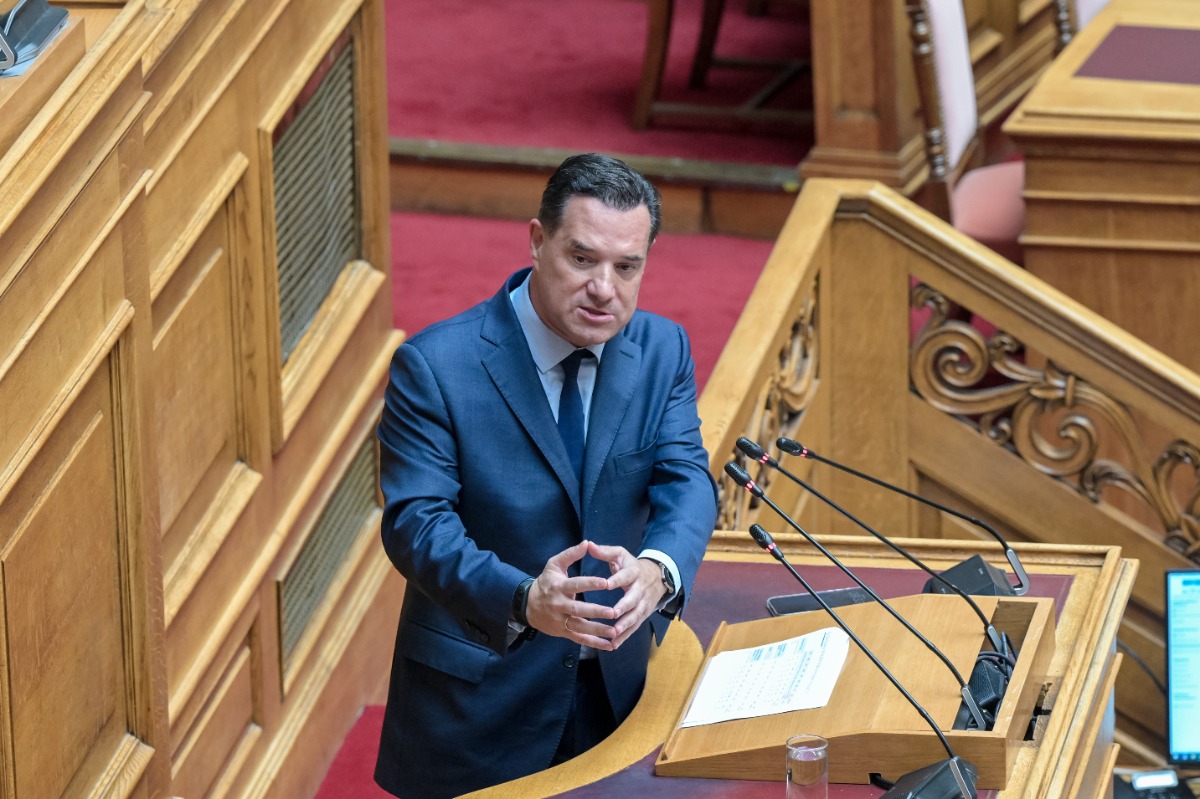 Προϋπολογισμός: Αψιμαχίες με τον Αδώνι Γεωργιάδη – Πόσοι βουλευτές θα μιλήσουν