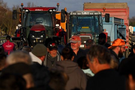 Γαλλία: Συγκρούσεις της Αστυνομίας με αγρότες και κτηνοτρόφους