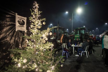 Μπλόκα: «Περιορίζεται το μέλλον μας» – Θα συνεχίσουν οι αγρότες;