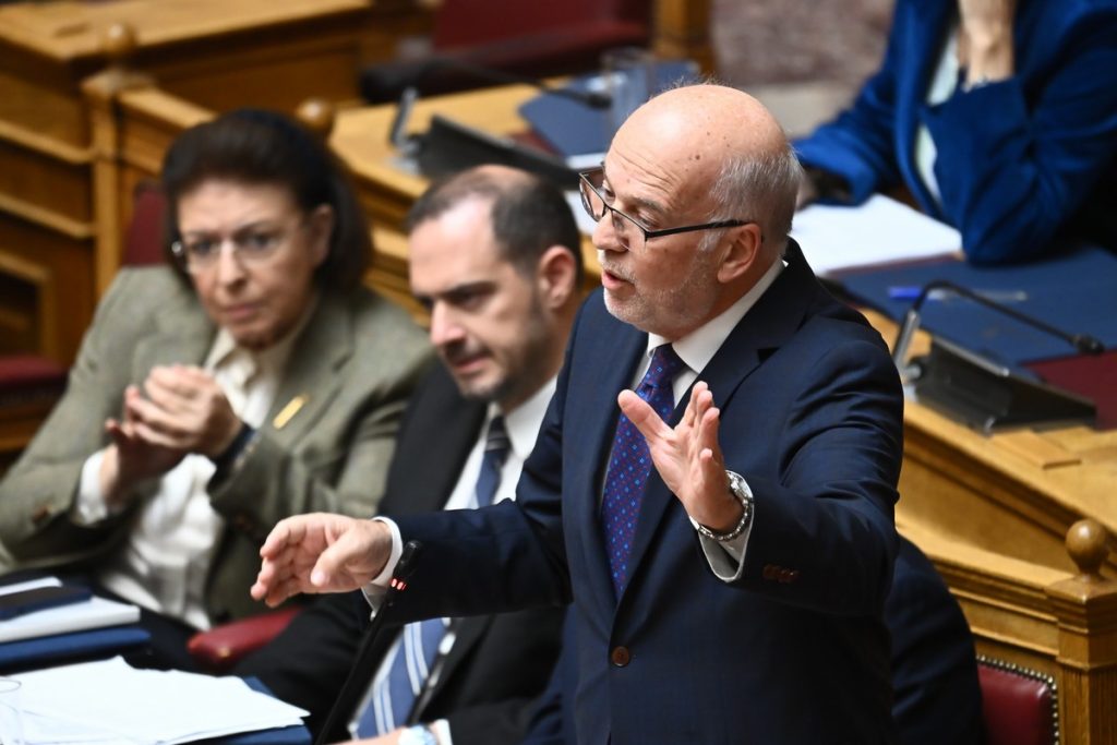 Καρφί Φλωρίδη για Φάμελλο και Χαρίτση: «Τιμήθηκαν με θέση στον εξώστη»