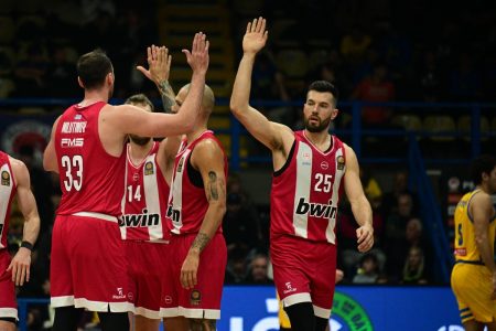 Περιστέρι-Ολυμπιακός 62-105: Εντυπωσιακό διπλό για τους ερυθρόλευκους