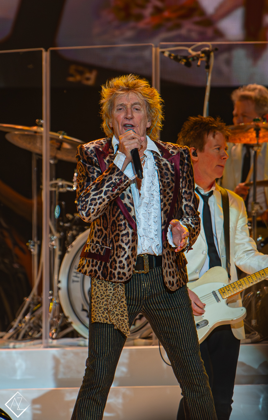 Ο Ροντ Στιούαρτ ξέρει ότι τα χρόνια φεύγουν για να τα σκορπάμε σε μέτριες συναυλίες