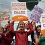 Μ. Βρετανία: Πενθήμερη απεργία από ειδικευόμενους γιατρούς – Ζητούν αυξήσεις