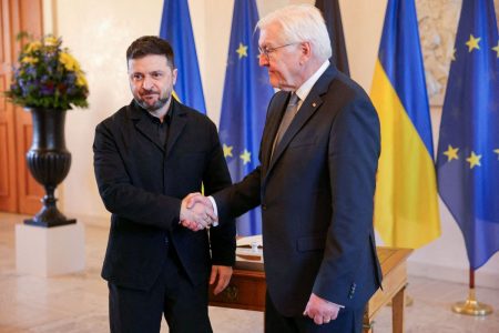 Ουκρανία: Τι προβλέπει το σχέδιο δέκα σημείων για τη συνεργασία Κιέβου- Βερολίνου