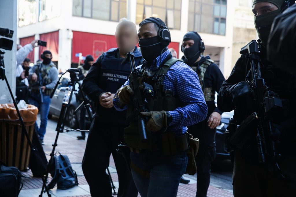 Αλέξανδρος Αγγελόπουλος: Στην Εισαγγελία Πειραιά ο «Έλληνας Εσκομπάρ» για το φορτίο κοκαΐνης – Η μεταγωγή του