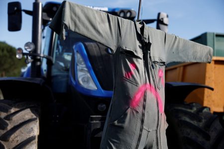 Γαλλία: Αγροτικές κινητοποιήσεις και μπλόκα για την οζώδη δερματίτιδα και τη συμφωνία ΕΕ-Mercosur