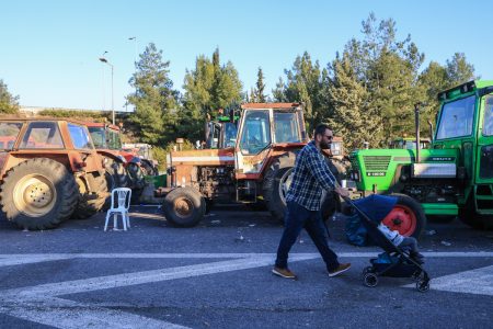 Μπλόκα αγροτών: Κατεβαίνουν στο Σύνταγμα εκπρόσωποι – Προς νέες αποφάσεις