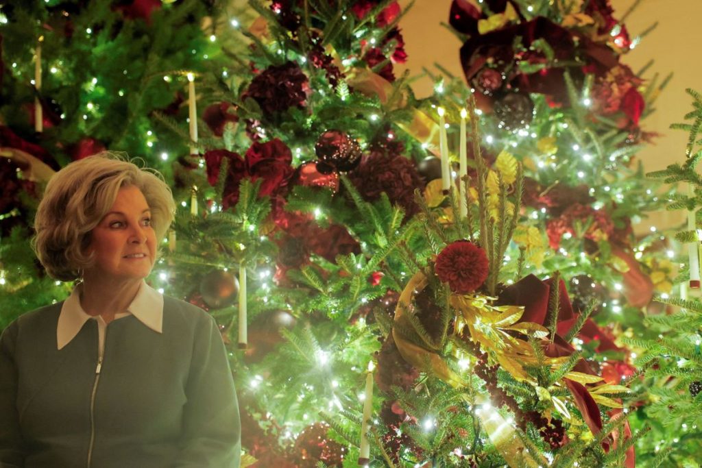 ΗΠΑ: Σάλος με δηλώσεις της προσωπάρχη του Λευκού Οίκου – «Καίει» Τραμπ, Βανς, Μασκ, Μπόντι